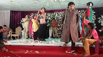 jiya khan Mehndi dance on billi .MP4